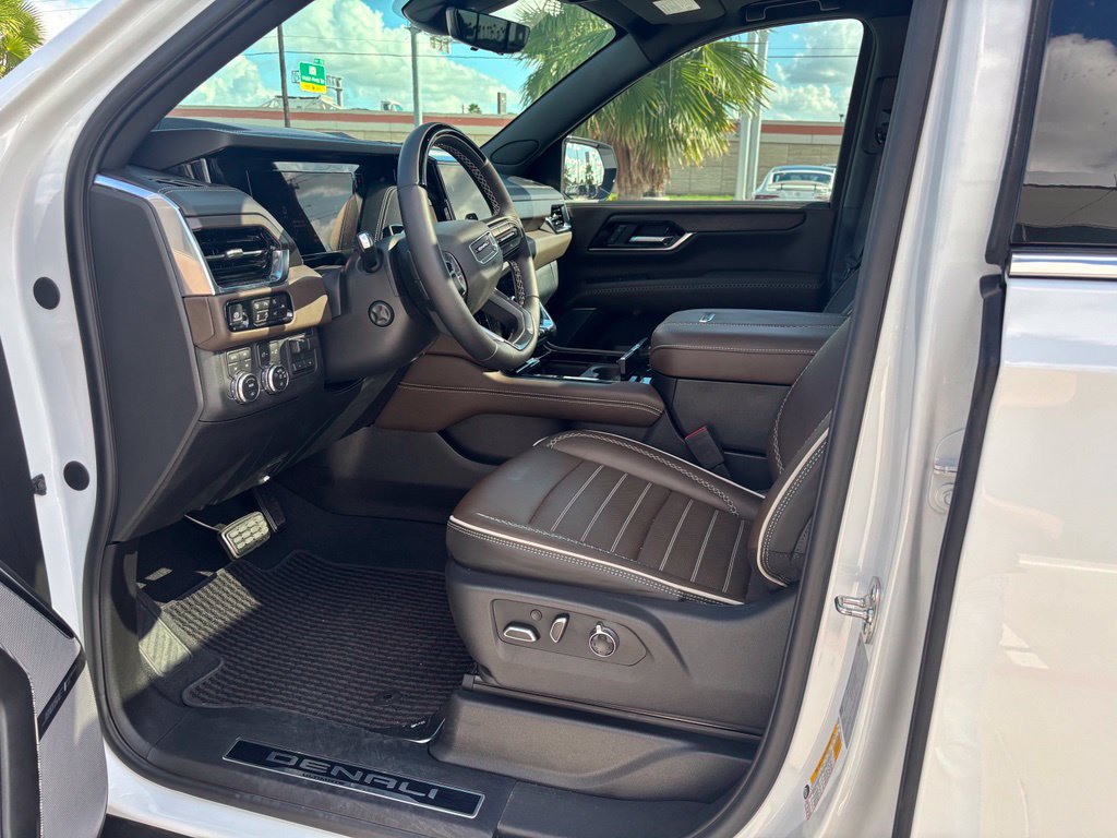 Used 2026 GMC Yukon Denali Ultimate AWD/4WD image 8