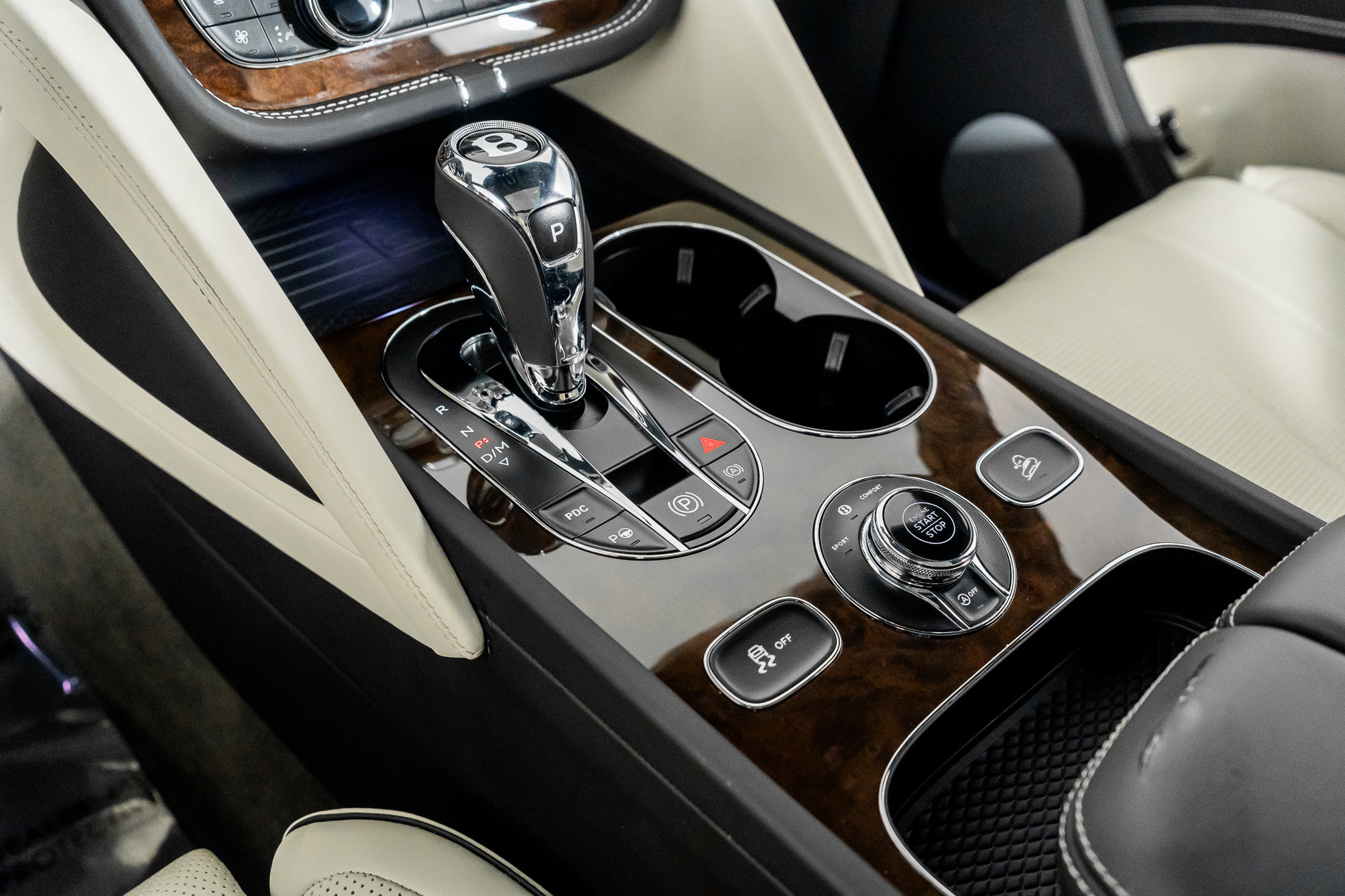 Used 2023 Bentley Bentayga Extended Wheelbase image 38