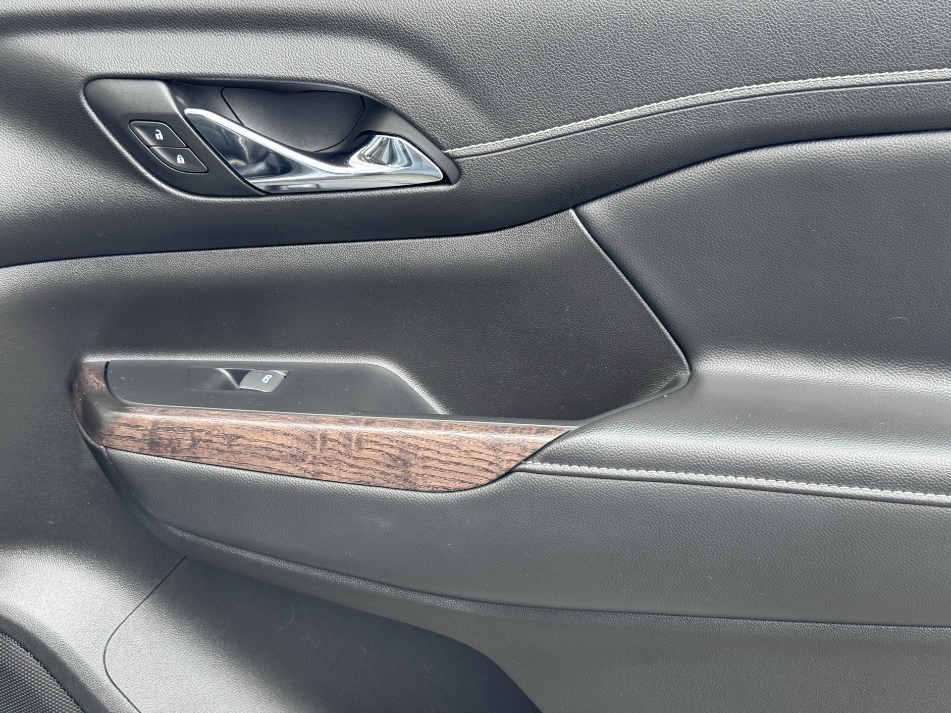 Used 2023 GMC Acadia Denali image 12