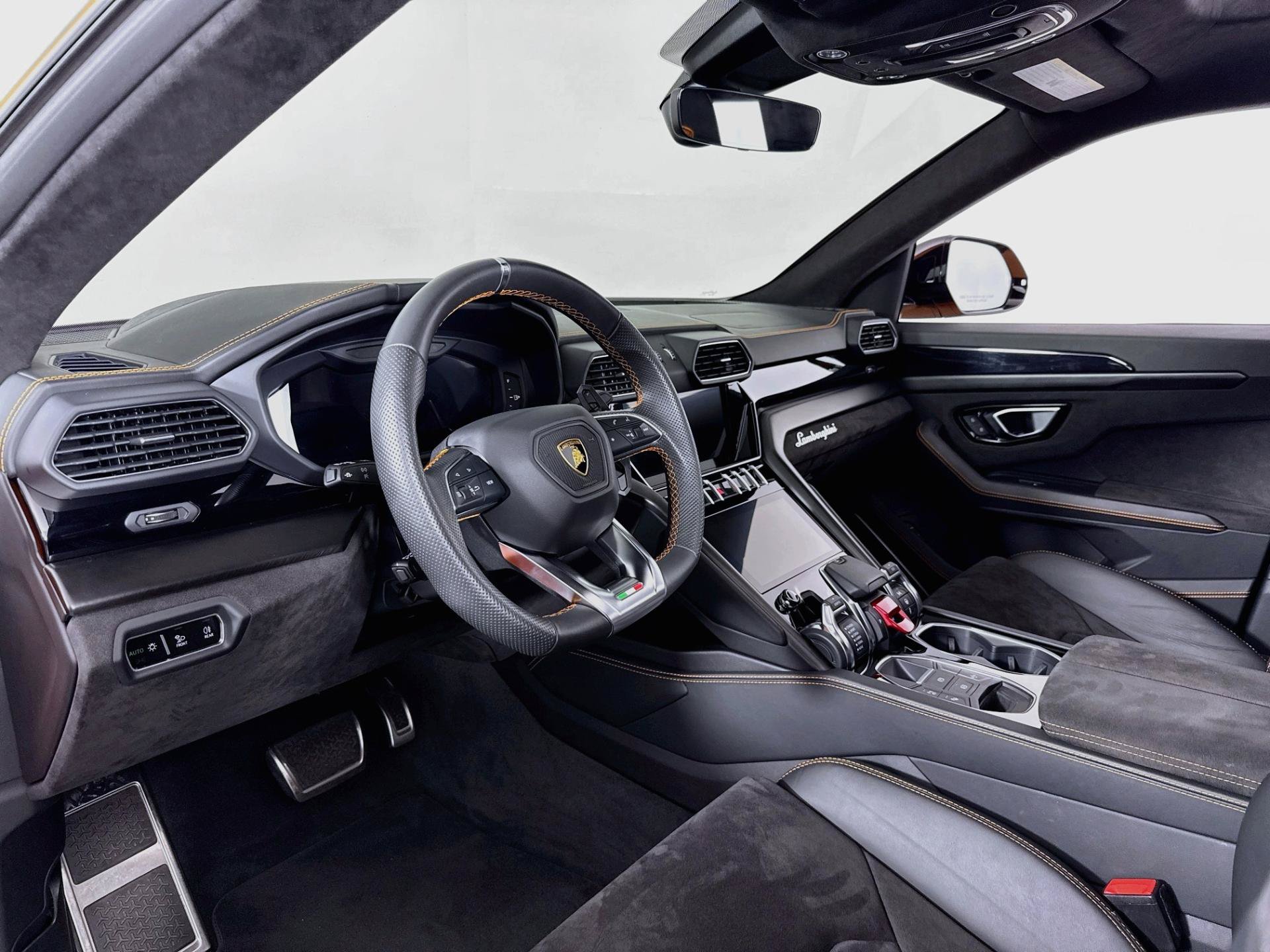 Used 2022 Lamborghini Urus AWD/4WD image 9