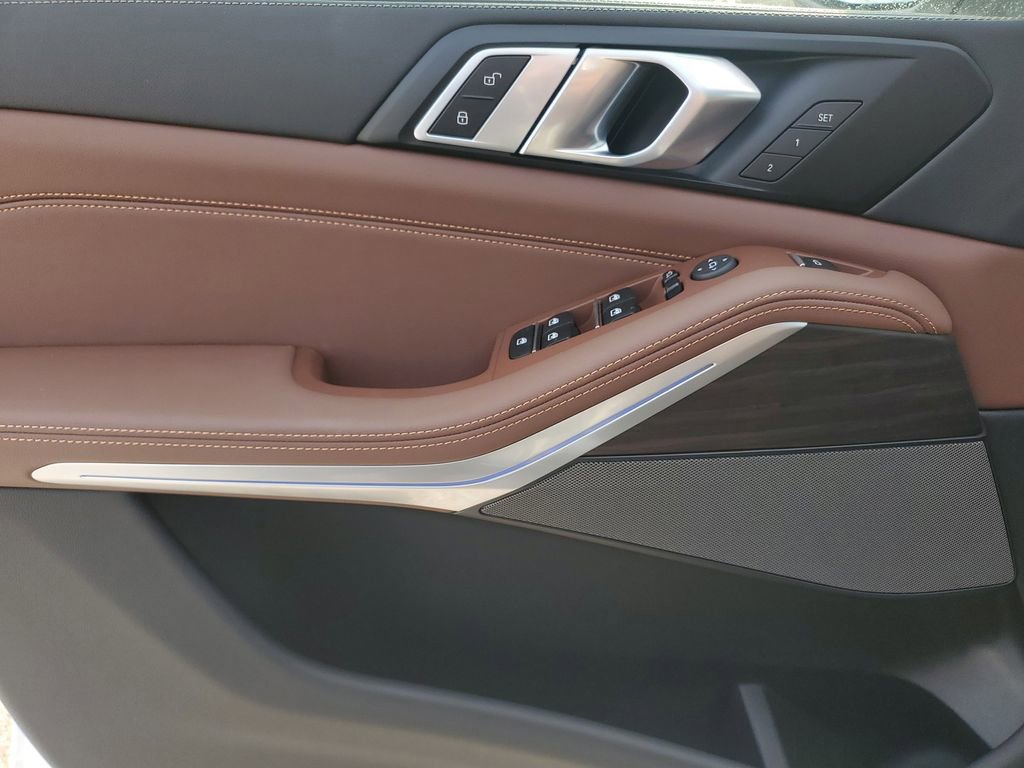 Used 2024 BMW X5 xDrive40i w/ Premium Package image 11