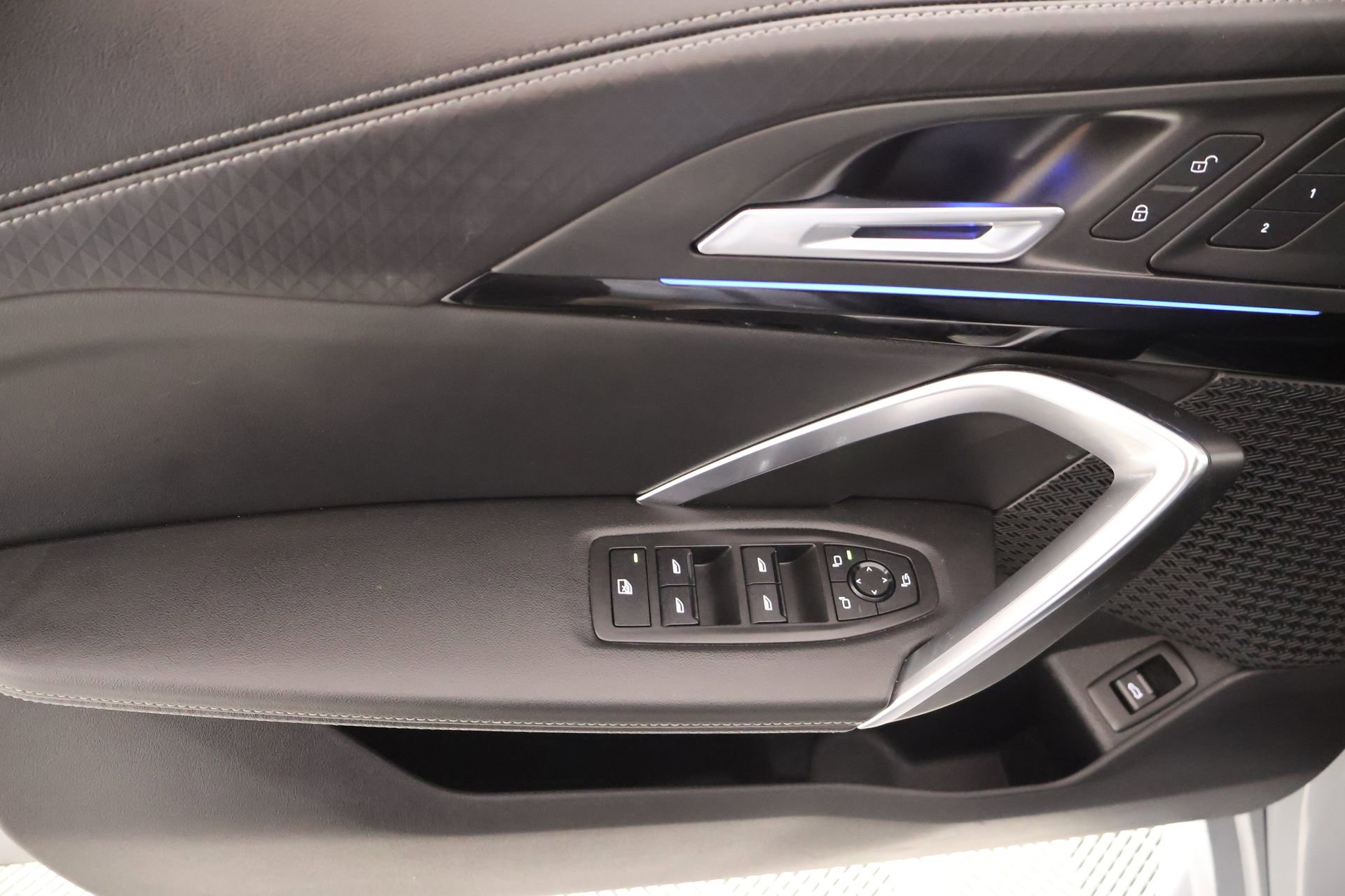 Used 2025 BMW X2 xDrive28i image 16