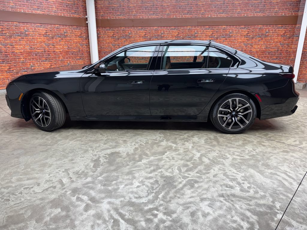 New 2026 BMW 760i xDrive w/ Executive Package image 2
