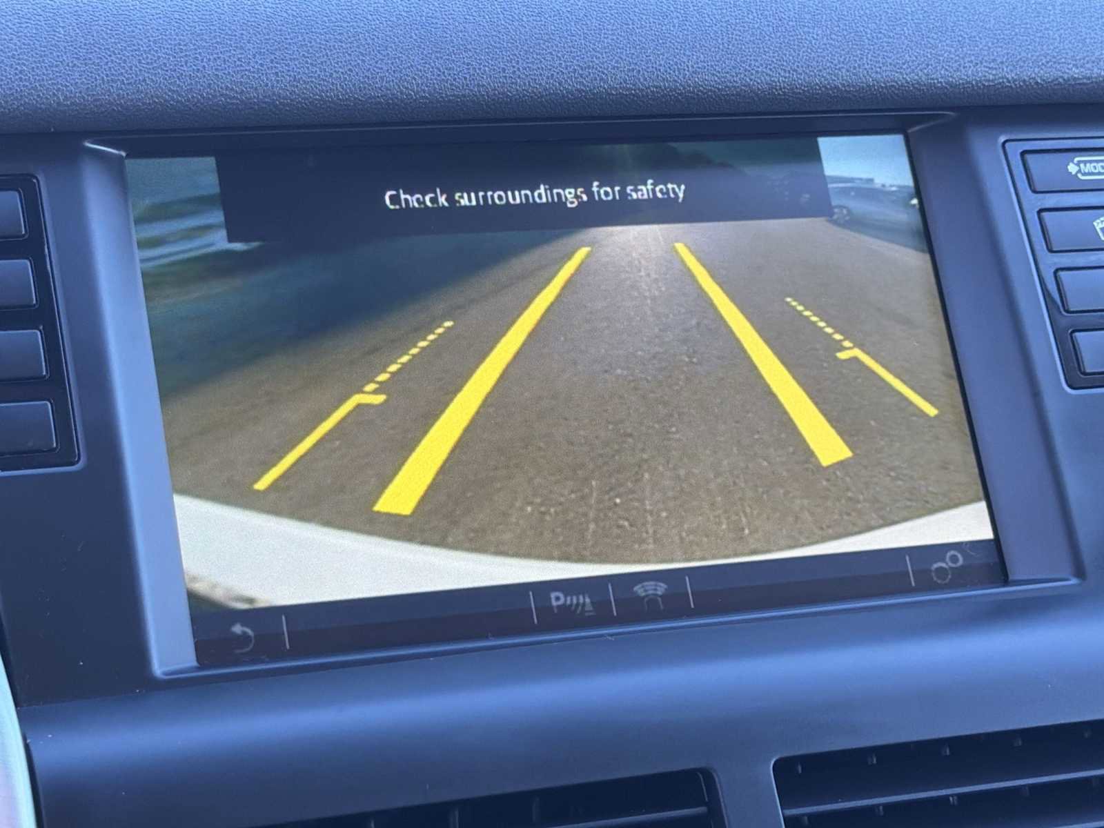 Used 2016 Land Rover Discovery Sport SE image 10