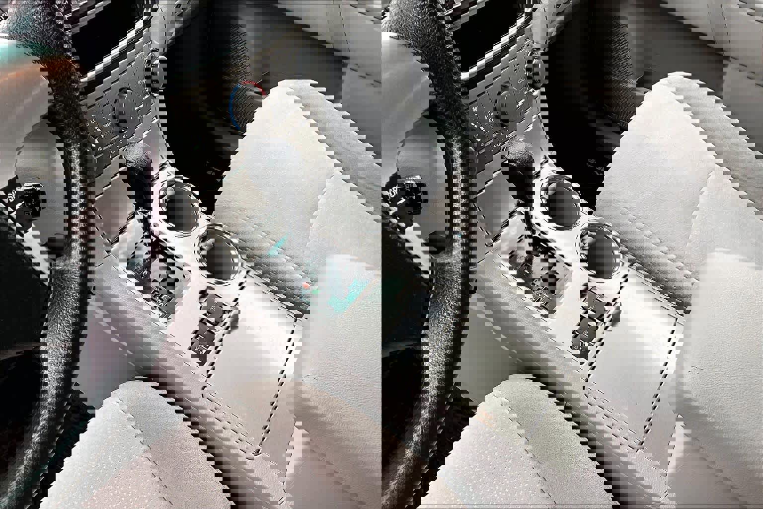 Used 2013 Toyota Highlander 4WD w/ Cold Weather Pkg image 17