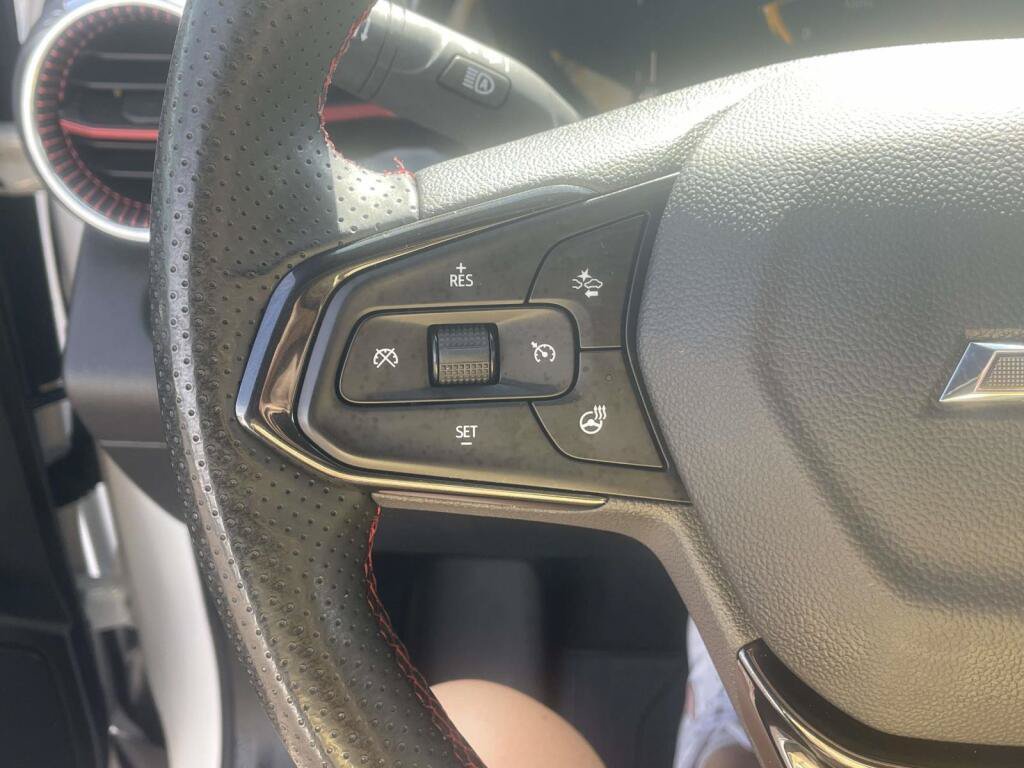 Used 2025 Chevrolet Trax RS w/ Driver Confidence Package FWD image 32