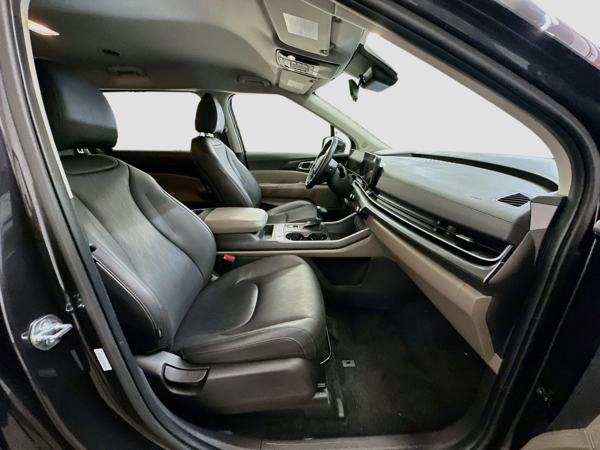 Used 2026 Kia Carnival FWD image 33