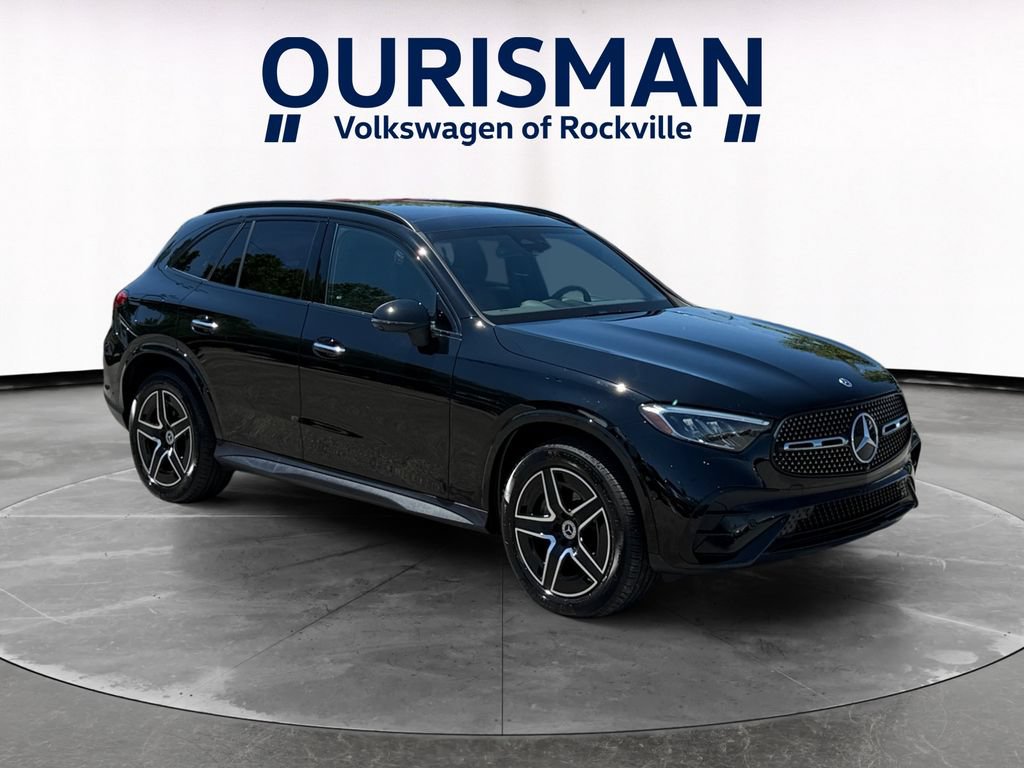 Used 2025 Mercedes-Benz GLC 300 4MATIC image 1