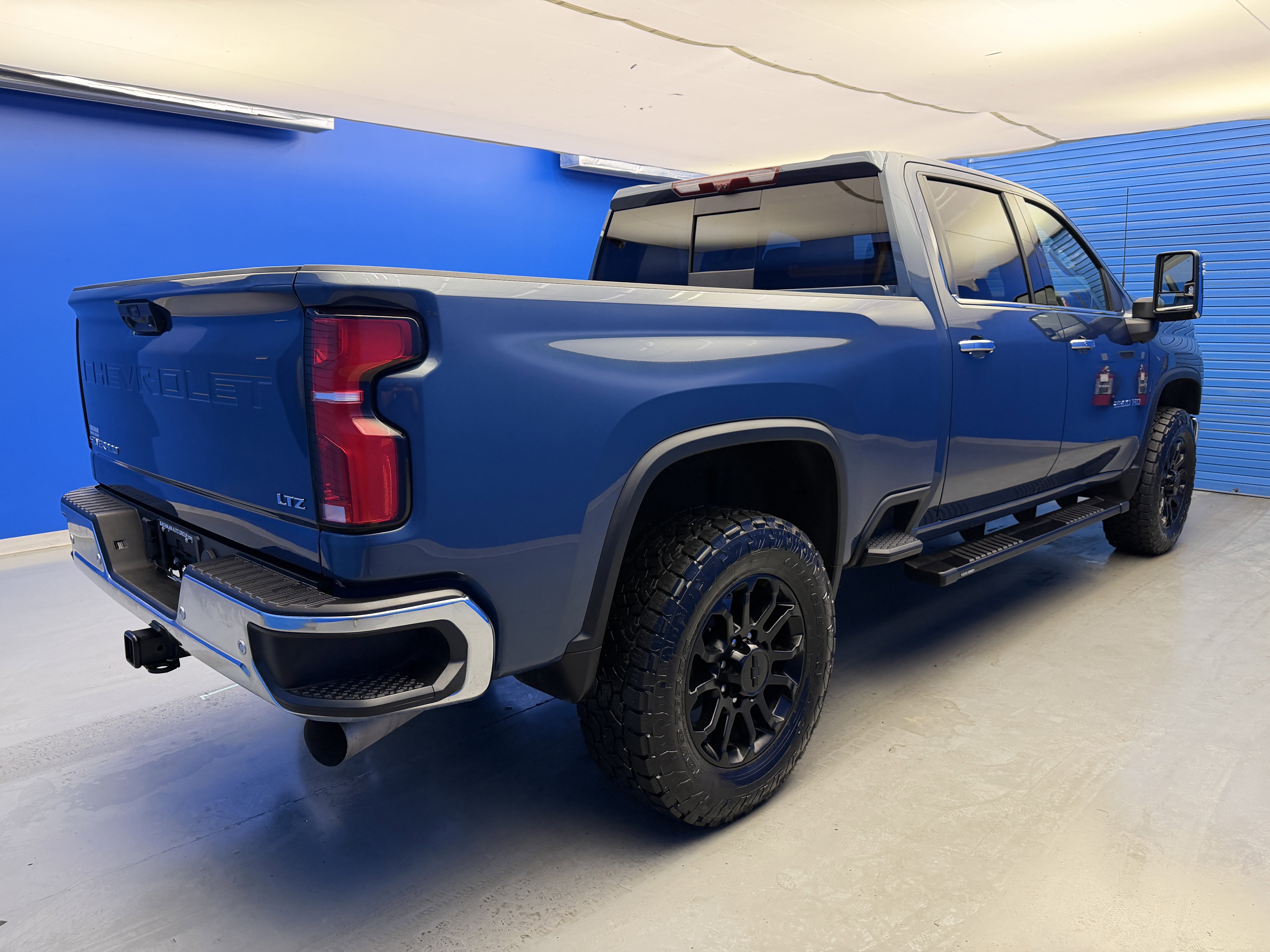 Used 2025 Chevrolet Silverado 2500 LTZ w/ LTZ Premium Package AWD/4WD image 7
