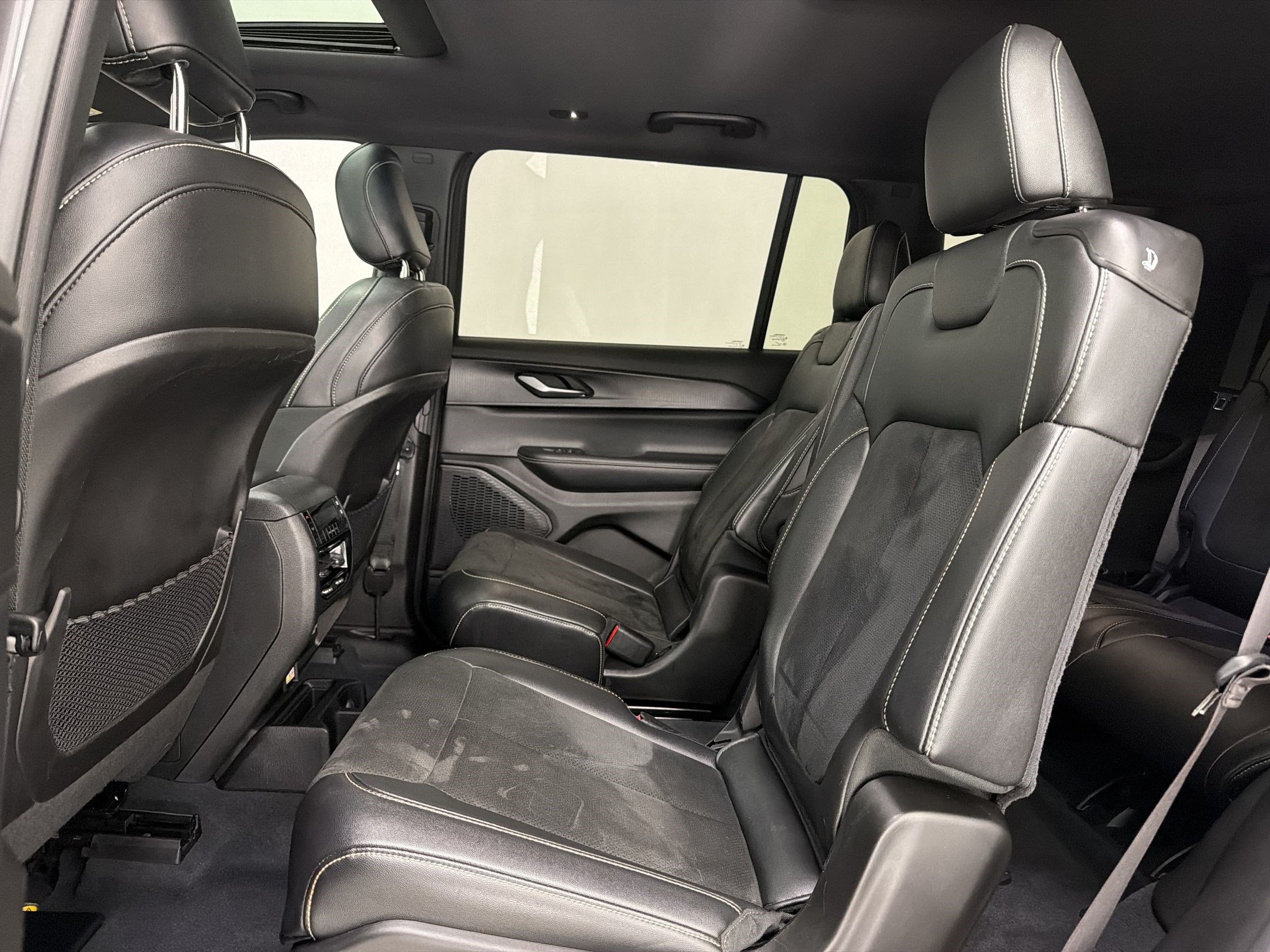 Used 2023 Jeep Grand Cherokee L Laredo AWD/4WD image 20