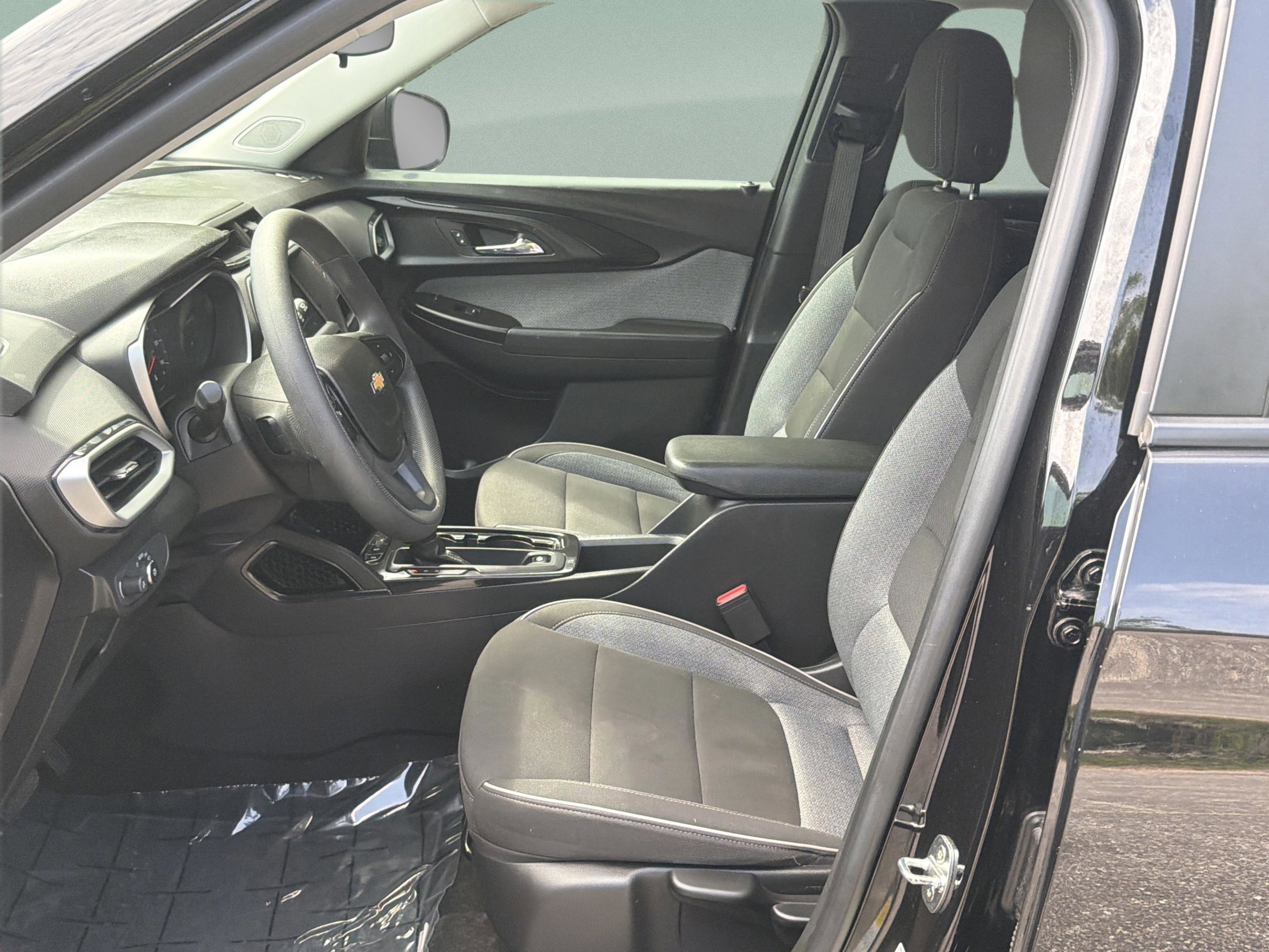 Used 2023 Chevrolet TrailBlazer LS FWD image 17