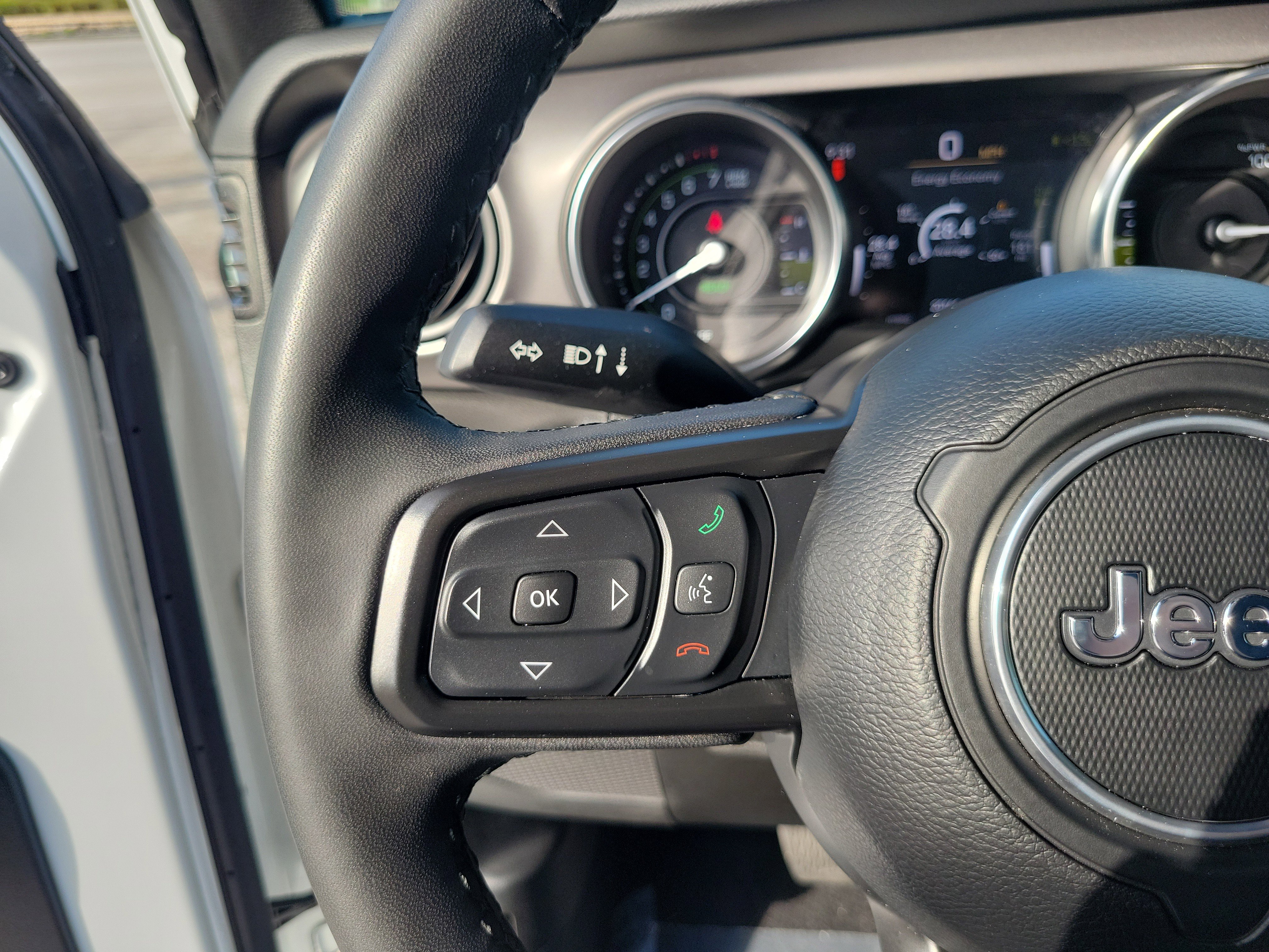 Used 2023 Jeep Wrangler Unlimited w/ Sun & Screen Package image 18