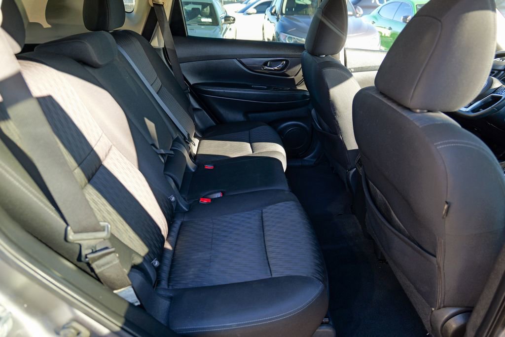 Used 2020 Nissan Rogue SV image 29