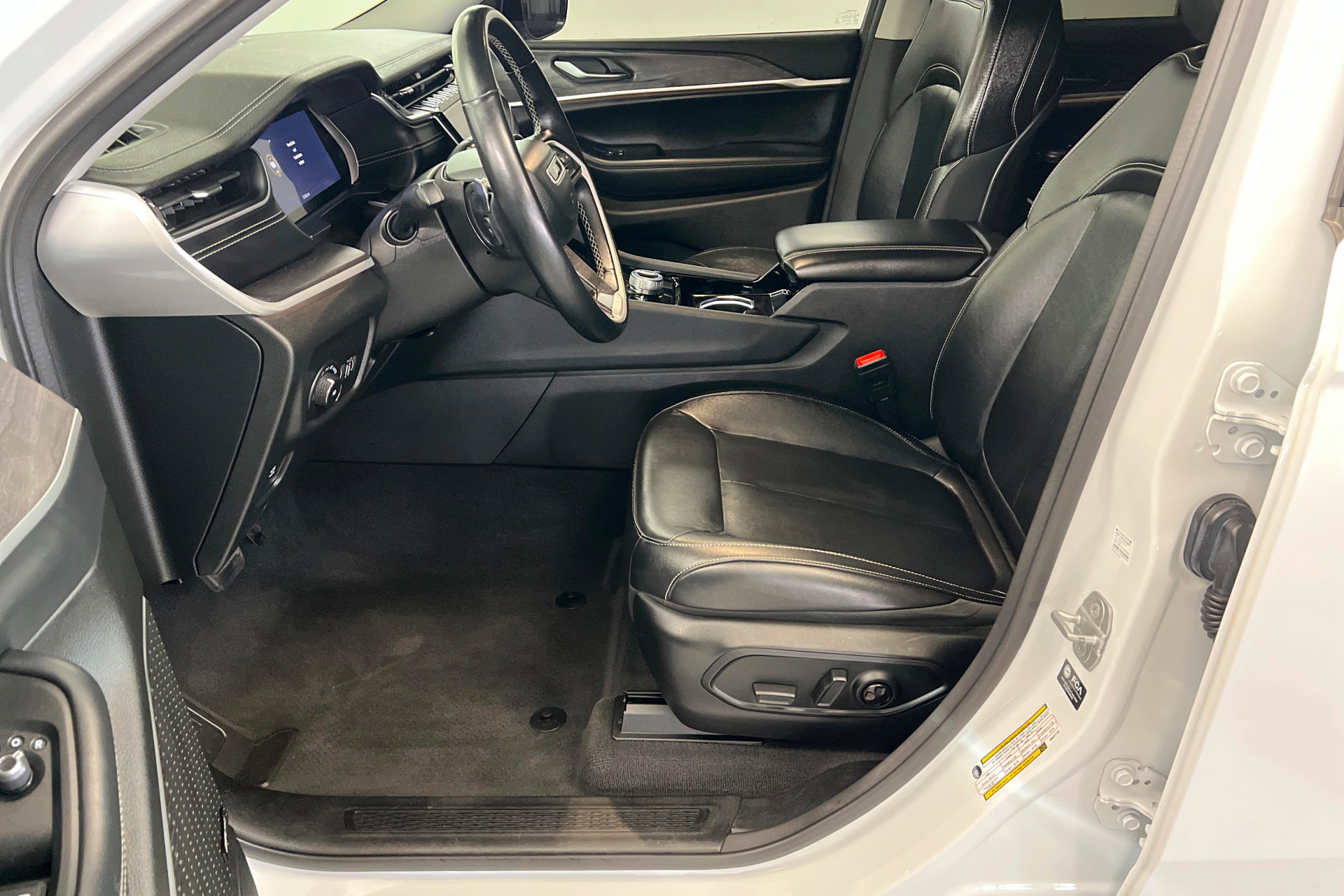 Used 2022 Jeep Grand Cherokee Limited AWD/4WD image 18