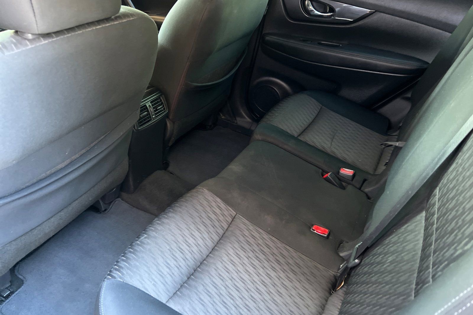 Used 2017 Nissan Rogue S image 16