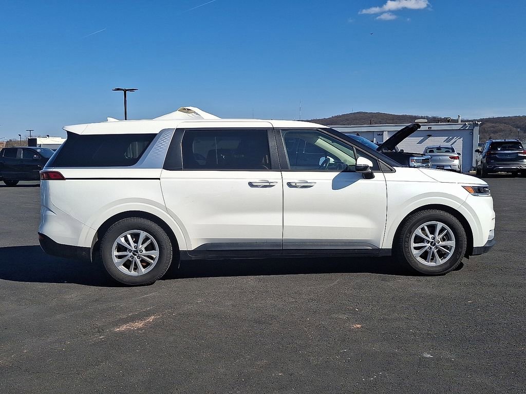 Certified 2024 Kia Carnival LX image 7