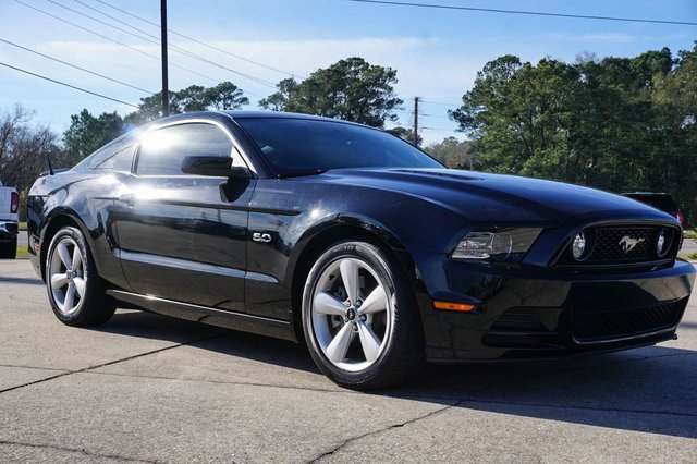 Used 2014 Ford Mustang GT image 2
