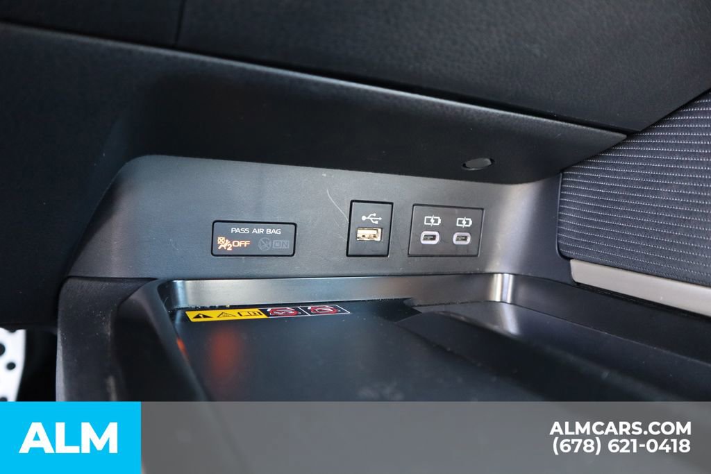 Used 2025 Toyota Camry SE image 32