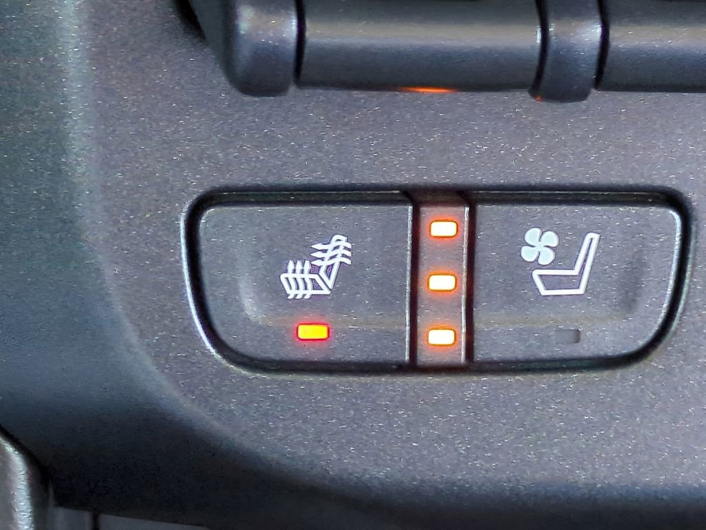 Used 2018 GMC Canyon Denali image 24