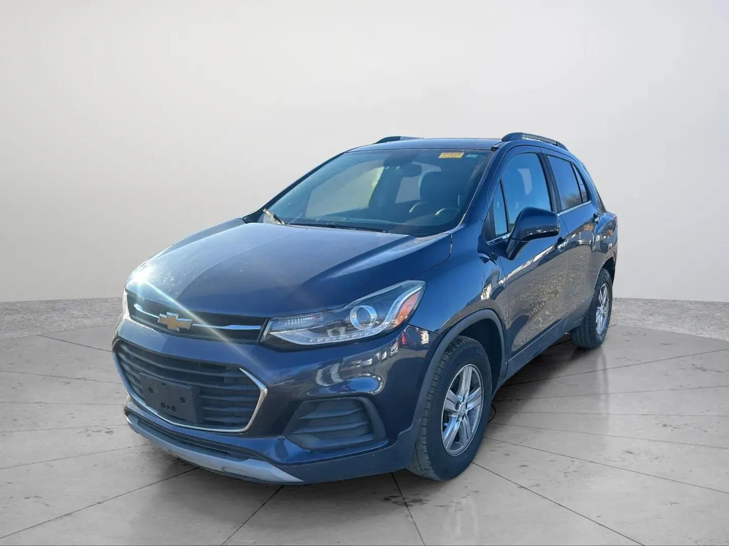 Used 2018 Chevrolet Trax LT w/ Sun & Sound Package image 2