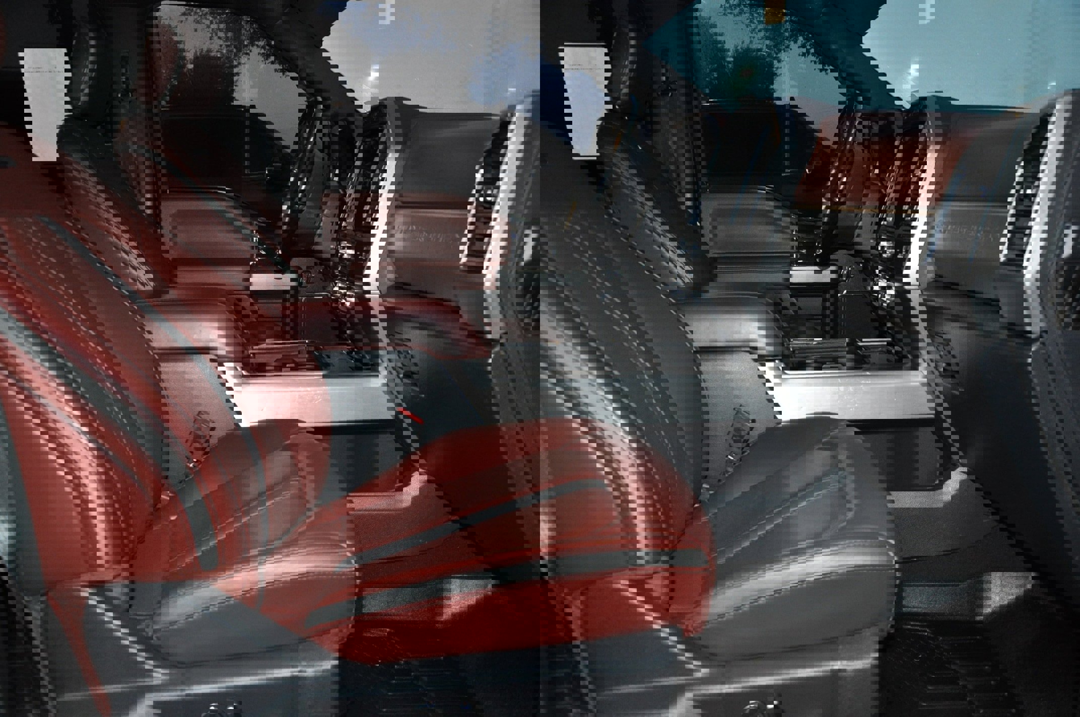 Used 2022 Ford F350 Platinum w/ FX4 Off-Road Package image 15