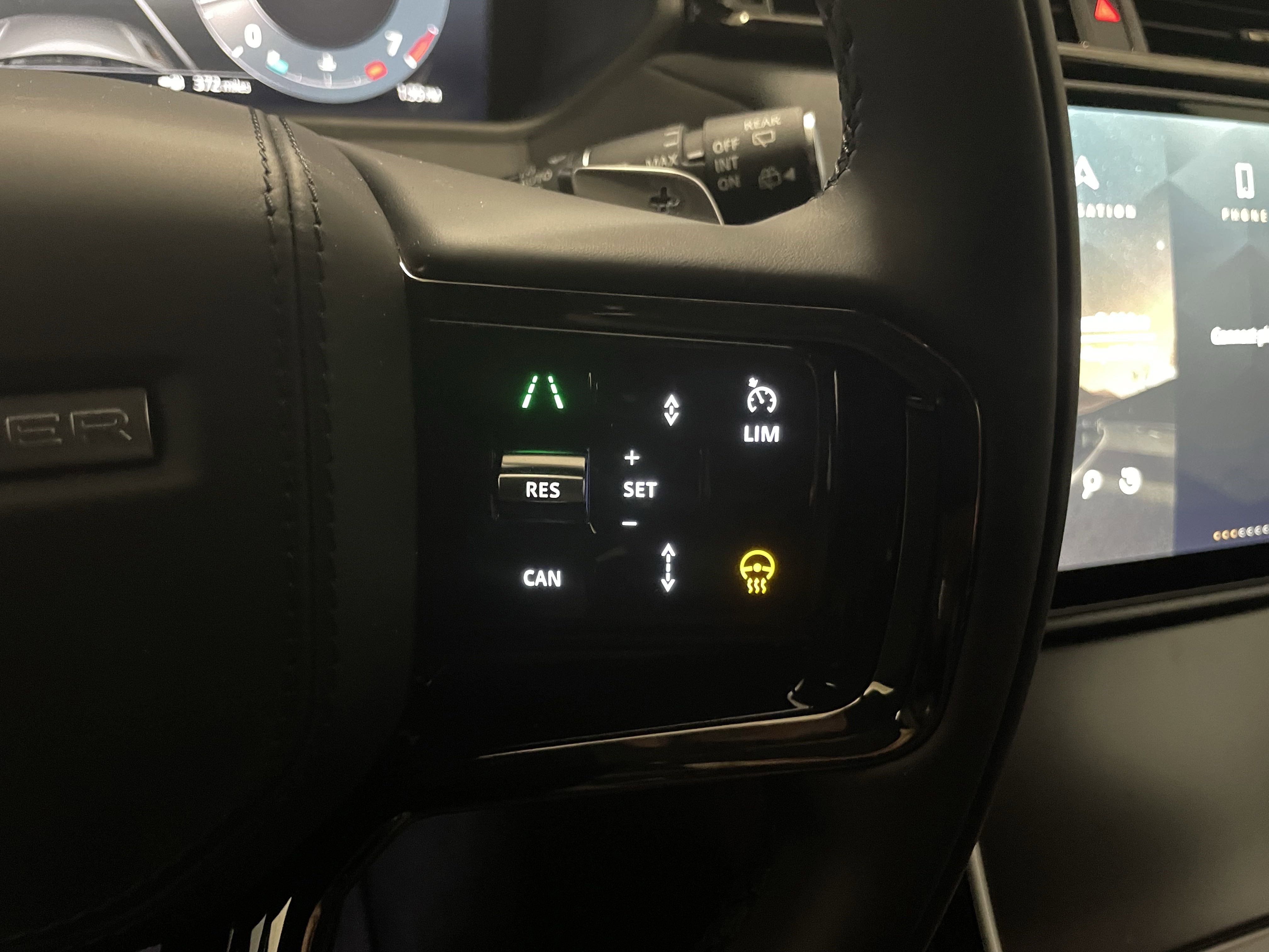 New 2026 Land Rover Range Rover Velar Dynamic SE image 22