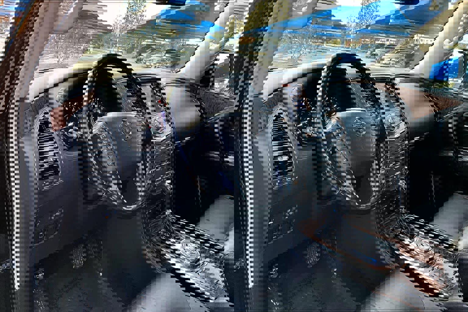 Used 2020 Nissan Armada SL w/ Premium Package image 17