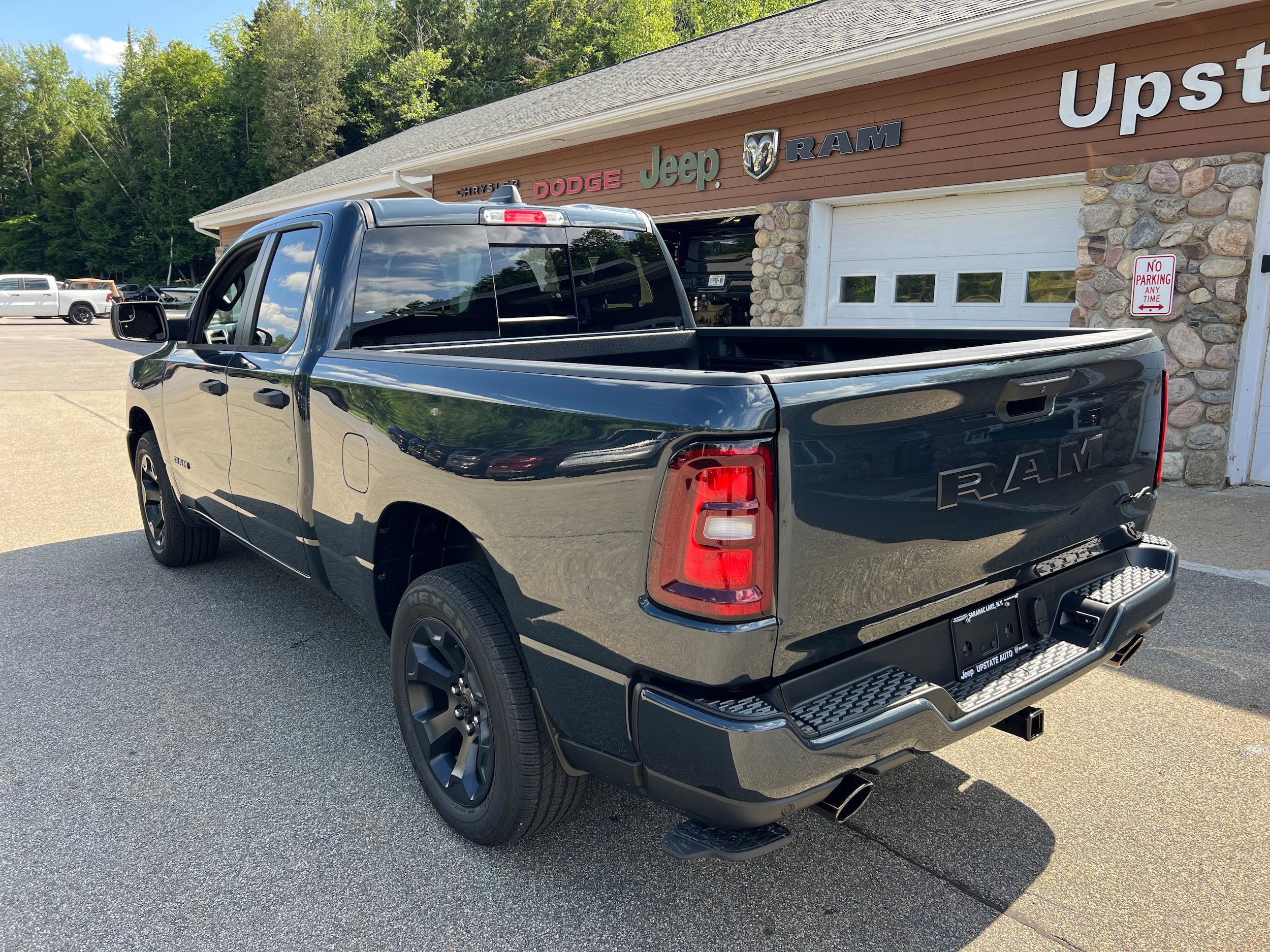New 2026 RAM 1500 Express AWD/4WD image 7