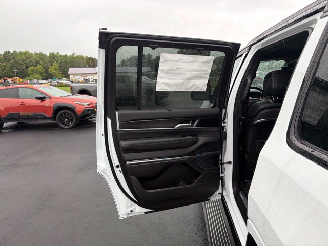 New 2026 Jeep Grand Wagoneer Summit AWD/4WD image 25