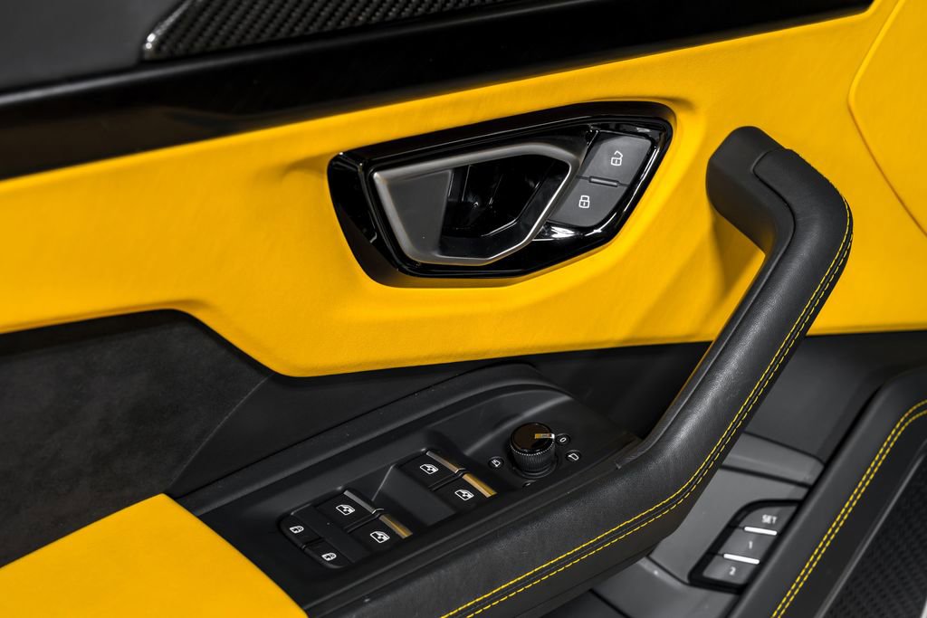 Used 2022 Lamborghini Urus AWD/4WD image 10