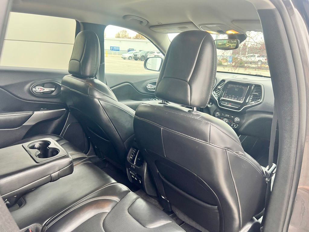 Used 2019 Jeep Cherokee Limited image 31