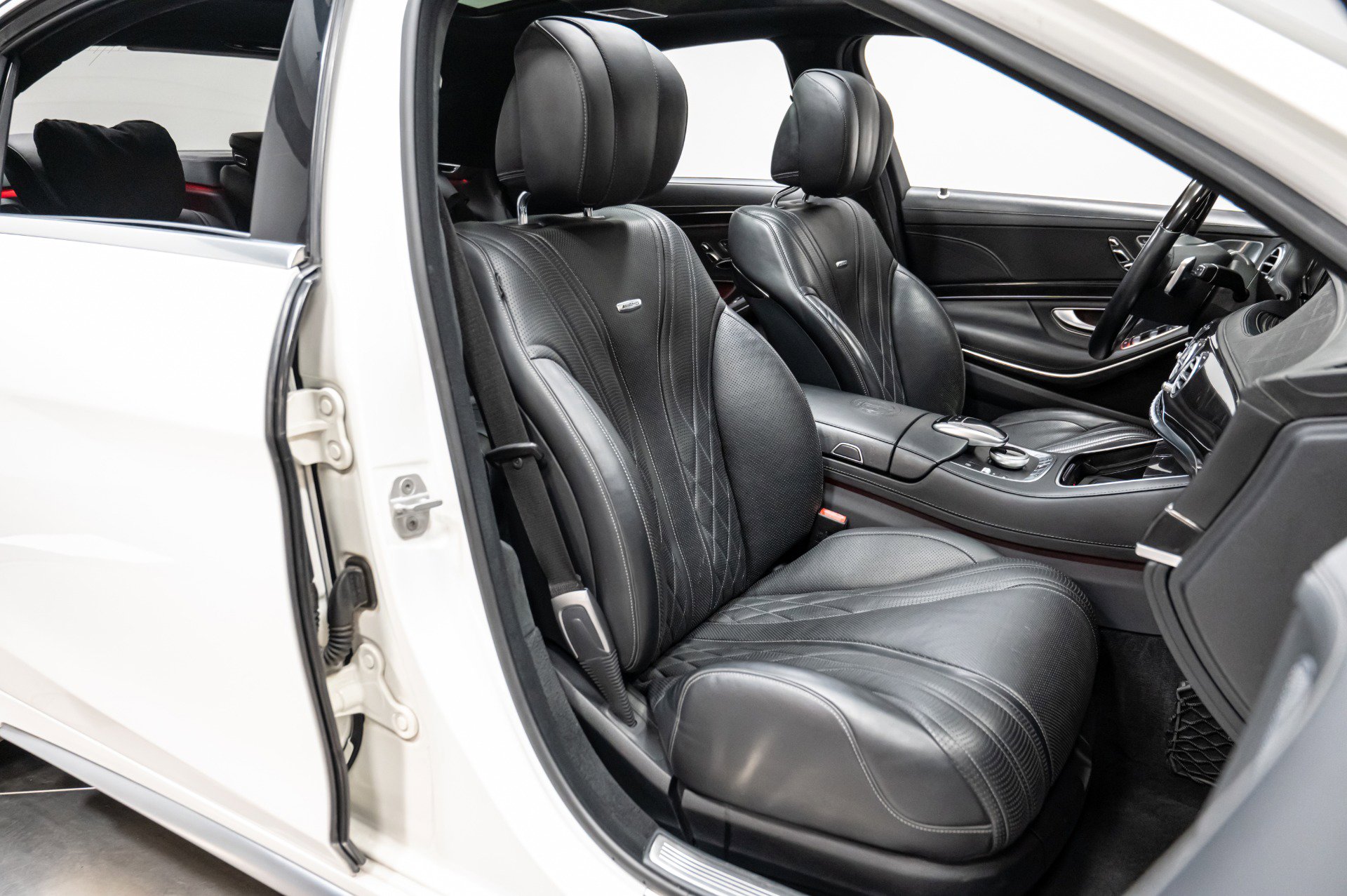 Used 2015 Mercedes-Benz S 63 AMG 4MATIC Sedan w/ Driver Assistance Package image 40