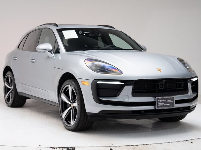 Certified 2026 Porsche Macan AWD/4WD image 3