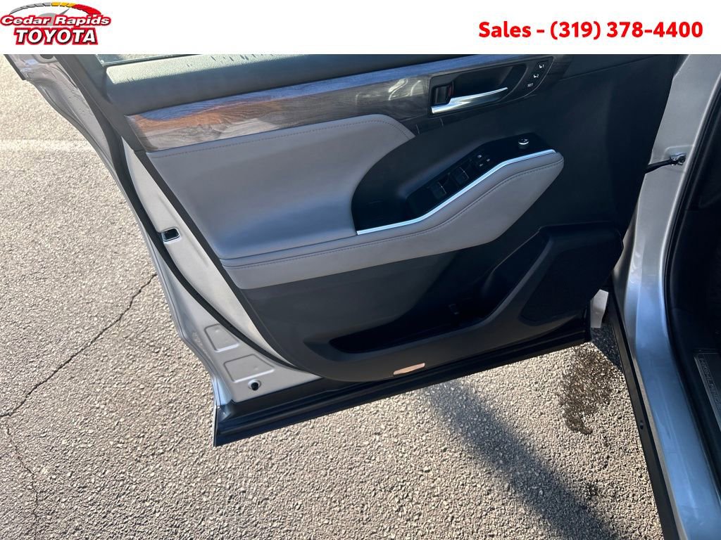 Certified 2022 Toyota Highlander Platinum image 12