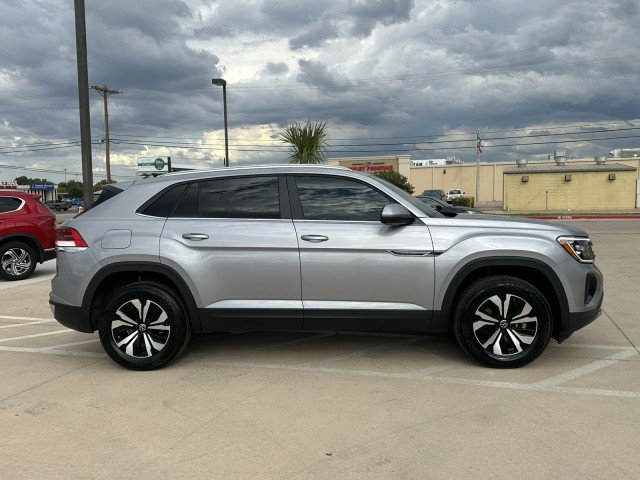 Used 2024 Volkswagen Atlas Cross Sport SE image 6