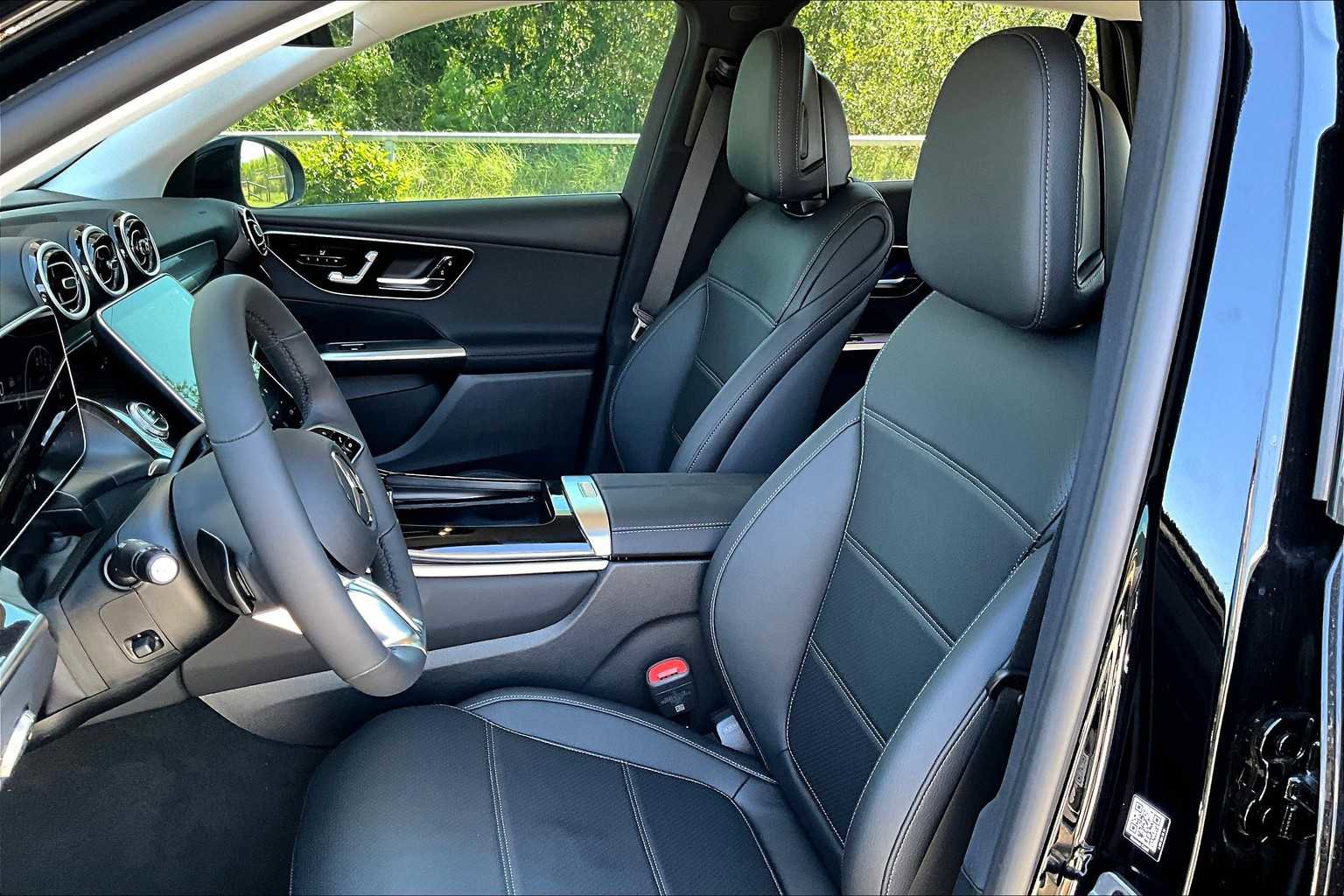Used 2025 Mercedes-Benz GLC 350e 4MATIC image 17