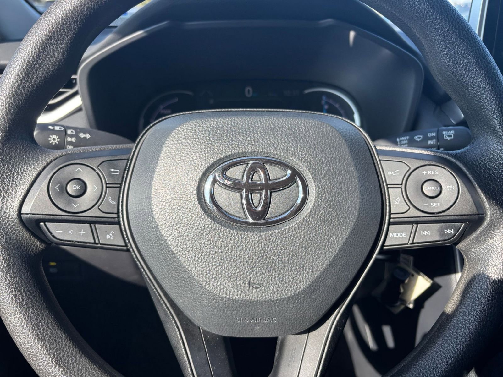 Used 2025 Toyota RAV4 LE image 27