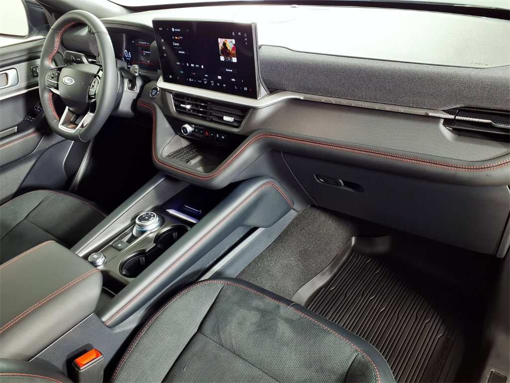 Used 2025 Ford Explorer ST image 13