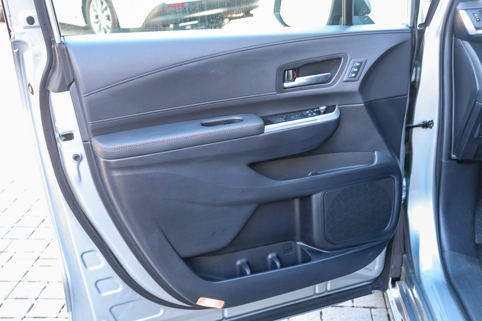 Used 2025 Toyota Sienna Platinum image 21