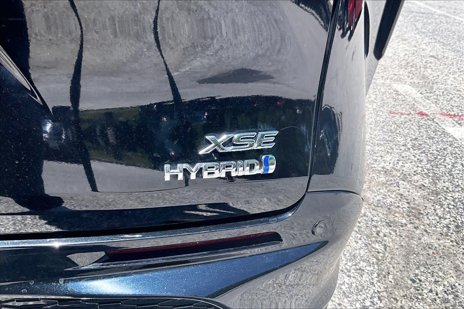 Used 2024 Toyota Sienna XSE w/ XSE Plus Package AWD/4WD image 10