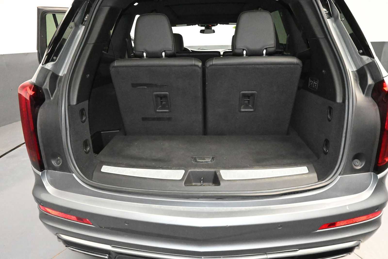 Used 2022 Cadillac XT6 Premium Luxury AWD/4WD image 3