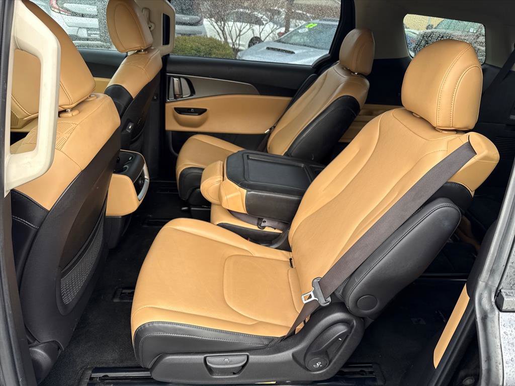 Used 2023 Kia Carnival LX image 22