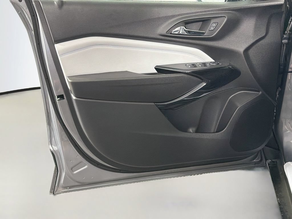 New 2026 Chevrolet Trax LT w/ Driver Confidence Package FWD image 17