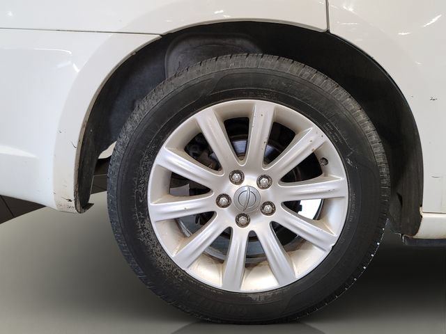 Used 2013 Chrysler 200 Limited FWD image 32