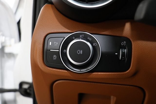 Used 2019 Alfa Romeo Giulia AWD w/ Cold Weather Package image 18