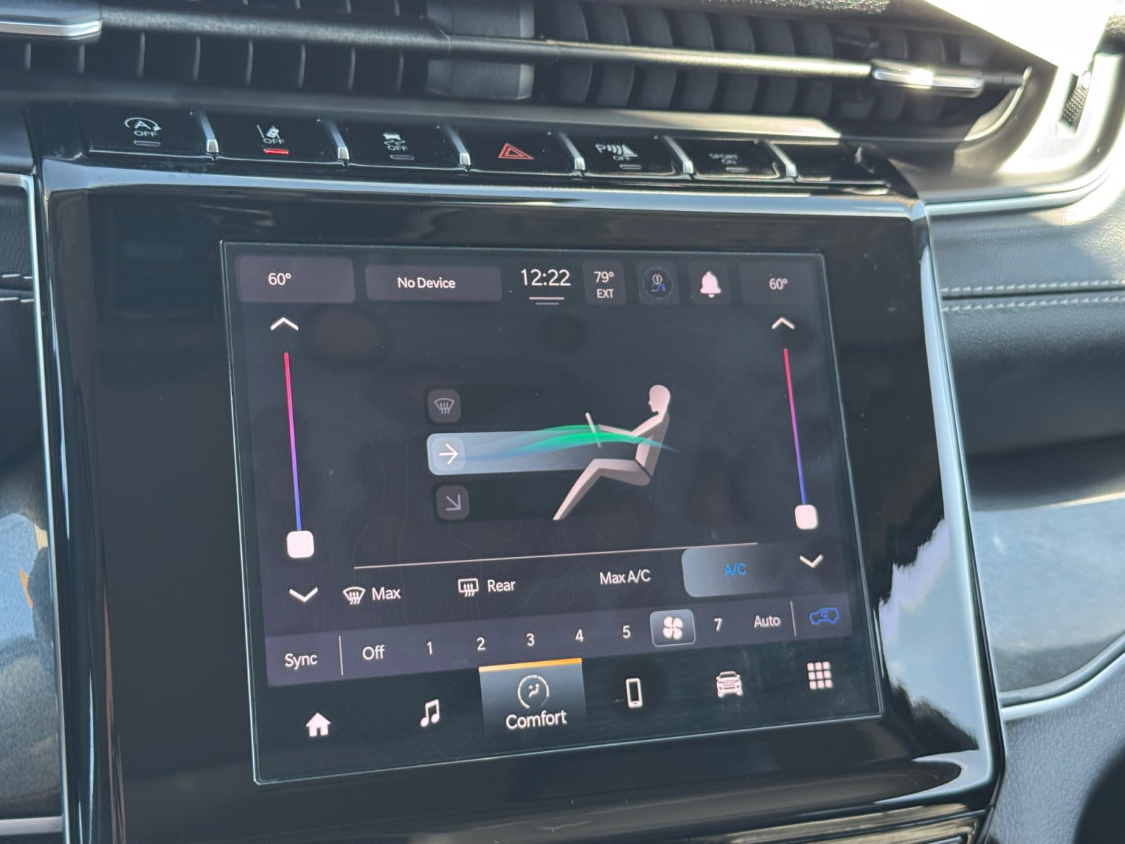 Used 2023 Jeep Grand Cherokee Laredo image 23