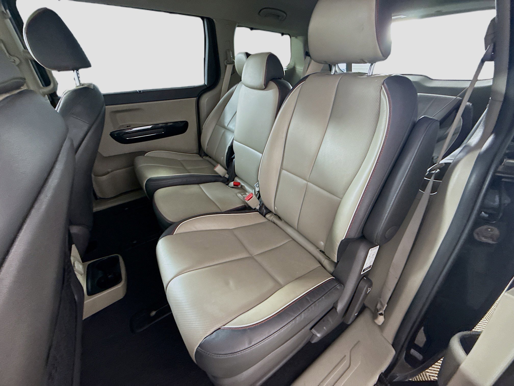 Used 2018 Kia Sedona SX image 25
