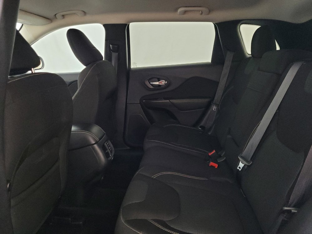 Used 2015 Jeep Cherokee Latitude w/ Cold Weather Group AWD/4WD image 18
