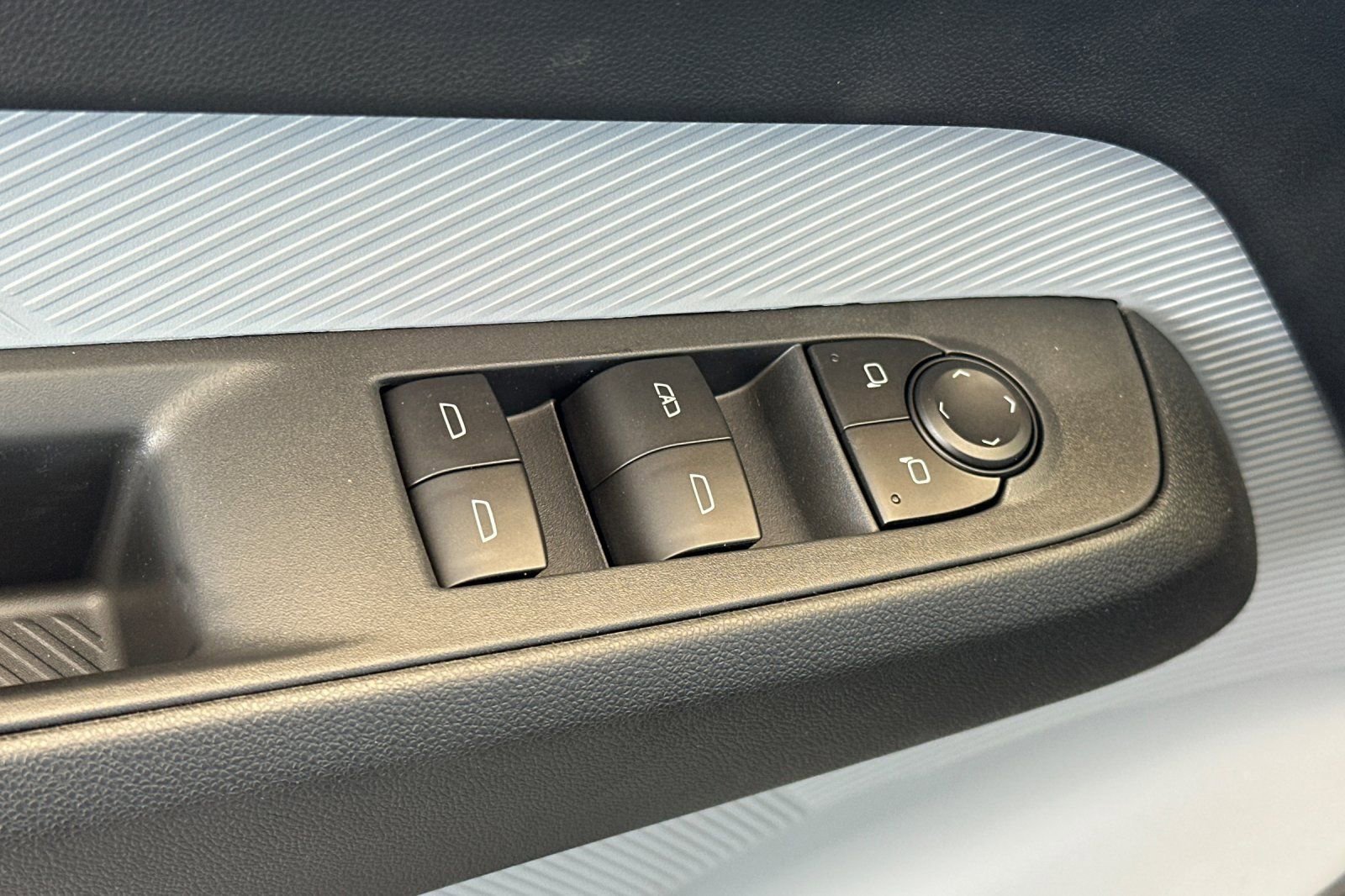 New 2027 Chevrolet Bolt LT w/ Comfort Package image 12