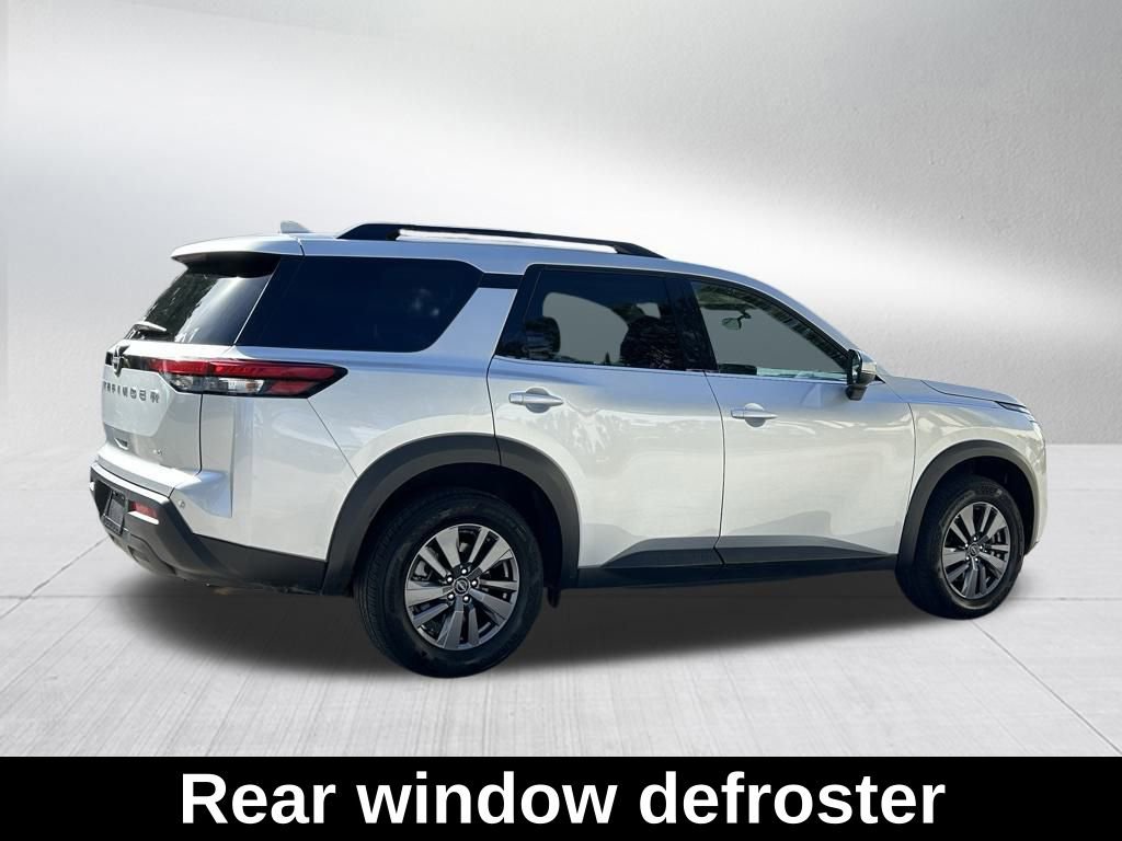 Used 2025 Nissan Pathfinder SV image 6